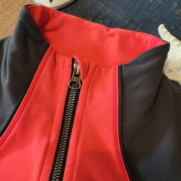 Lululemon jacket size 6 - Picture 2 of 6